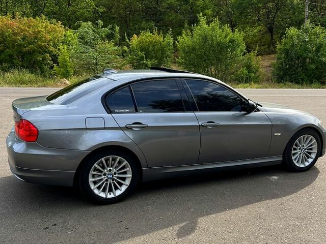 Серый БМВ 3 Серия, объемом двигателя 3 л и пробегом 243 тыс. км за 9700 $, фото 2 на Automoto.ua