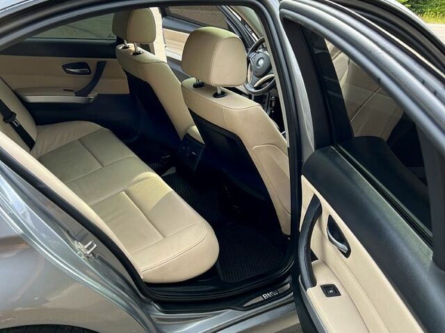 Серый БМВ 3 Серия, объемом двигателя 3 л и пробегом 243 тыс. км за 9700 $, фото 7 на Automoto.ua