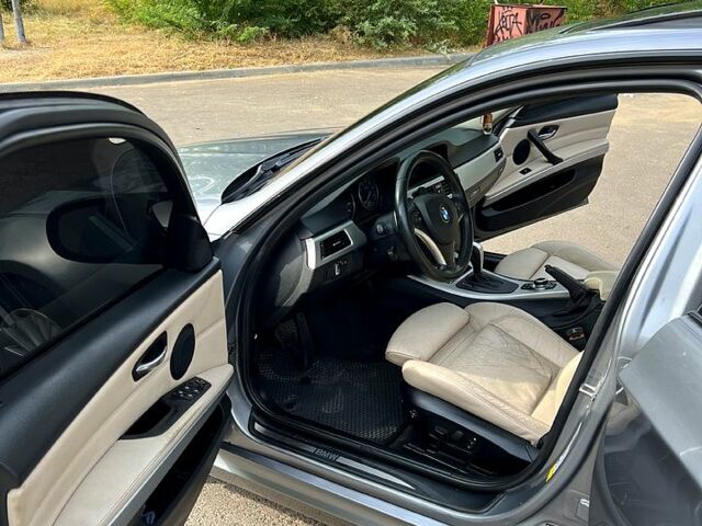 Серый БМВ 3 Серия, объемом двигателя 3 л и пробегом 243 тыс. км за 9700 $, фото 4 на Automoto.ua