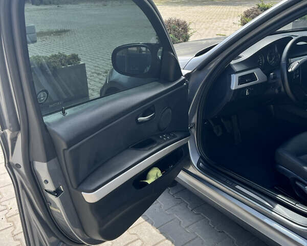 Серый БМВ 3 Серия, объемом двигателя 2.5 л и пробегом 176 тыс. км за 9100 $, фото 26 на Automoto.ua