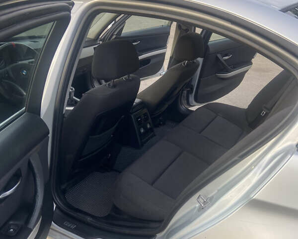 Серый БМВ 3 Серия, объемом двигателя 2 л и пробегом 286 тыс. км за 9000 $, фото 9 на Automoto.ua