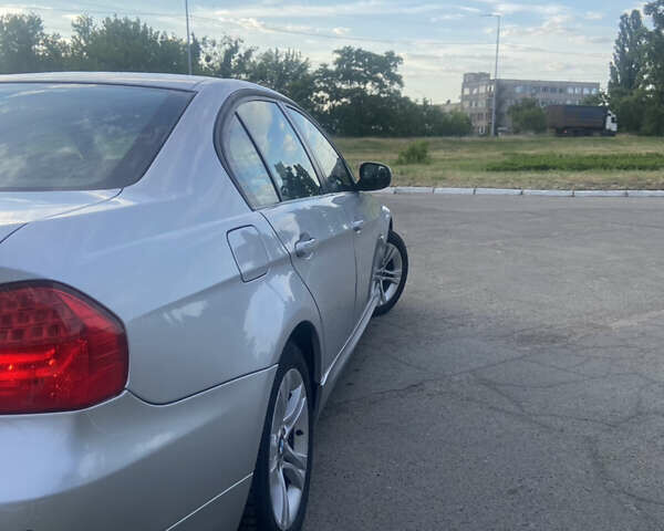 Серый БМВ 3 Серия, объемом двигателя 2 л и пробегом 286 тыс. км за 9000 $, фото 4 на Automoto.ua