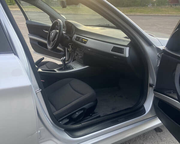 Серый БМВ 3 Серия, объемом двигателя 2 л и пробегом 286 тыс. км за 9000 $, фото 7 на Automoto.ua