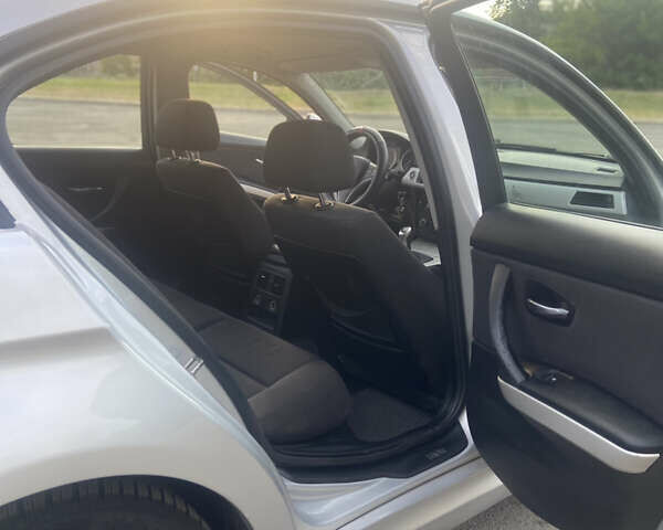 Серый БМВ 3 Серия, объемом двигателя 2 л и пробегом 286 тыс. км за 9000 $, фото 8 на Automoto.ua