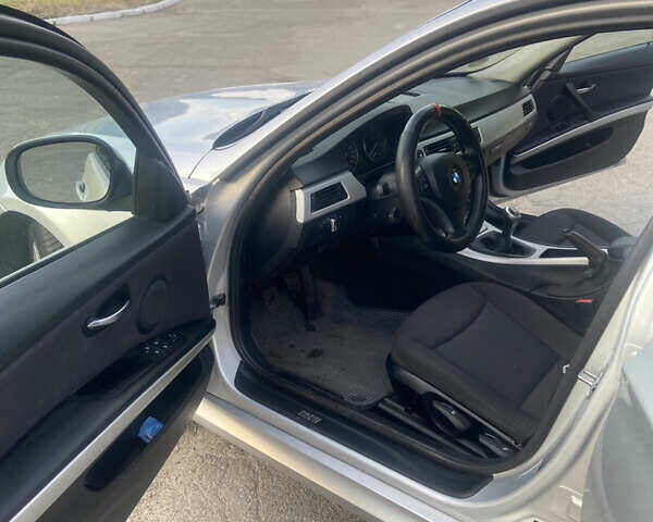 Серый БМВ 3 Серия, объемом двигателя 2 л и пробегом 286 тыс. км за 9000 $, фото 10 на Automoto.ua