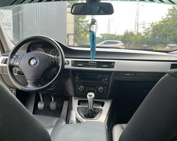Серый БМВ 3 Серия, объемом двигателя 2.5 л и пробегом 176 тыс. км за 9100 $, фото 27 на Automoto.ua