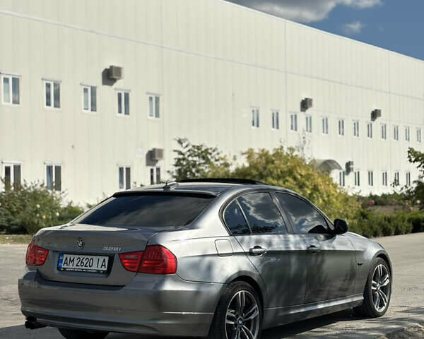 Серый БМВ 3 Серия, объемом двигателя 3 л и пробегом 188 тыс. км за 9550 $, фото 5 на Automoto.ua
