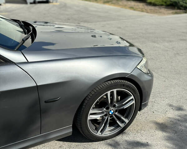 Серый БМВ 3 Серия, объемом двигателя 3 л и пробегом 188 тыс. км за 9550 $, фото 18 на Automoto.ua