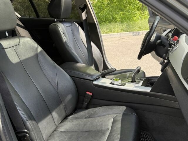 Серый БМВ 3 Серия, объемом двигателя 2 л и пробегом 300 тыс. км за 10500 $, фото 16 на Automoto.ua