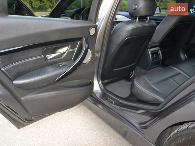Серый БМВ 3 Серия, объемом двигателя 3 л и пробегом 207 тыс. км за 17600 $, фото 11 на Automoto.ua