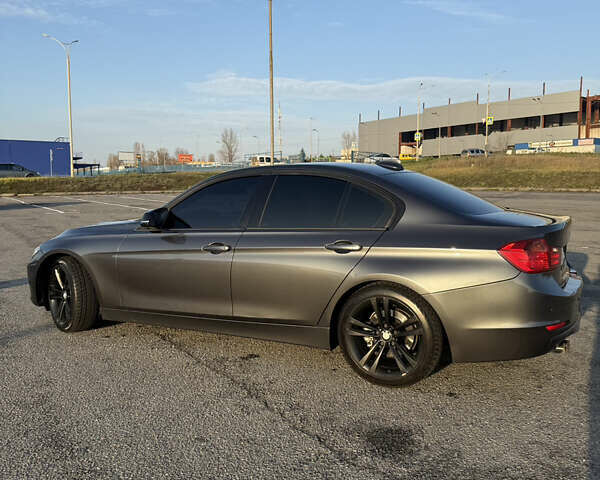 Серый БМВ 3 Серия, объемом двигателя 2 л и пробегом 140 тыс. км за 14000 $, фото 4 на Automoto.ua