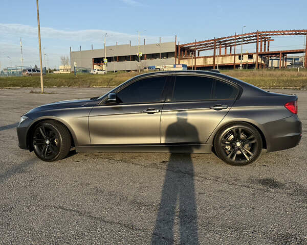 Серый БМВ 3 Серия, объемом двигателя 2 л и пробегом 140 тыс. км за 14000 $, фото 3 на Automoto.ua