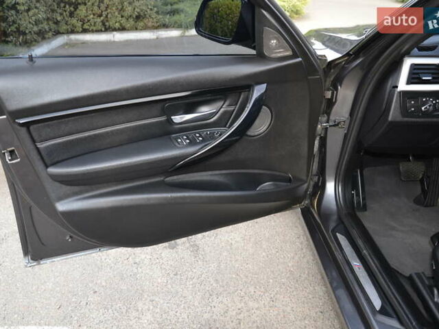 Серый БМВ 3 Серия, объемом двигателя 3 л и пробегом 207 тыс. км за 17600 $, фото 7 на Automoto.ua