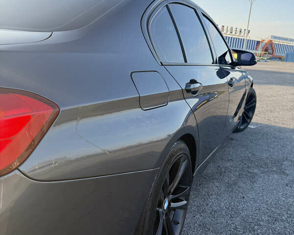 Серый БМВ 3 Серия, объемом двигателя 2 л и пробегом 140 тыс. км за 14000 $, фото 19 на Automoto.ua