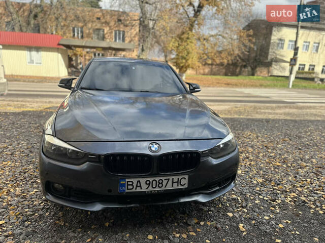 БМВ 3 Серія 2013 у Ромнах на Automoto.ua Сірий БМВ 3 Серія, об'ємом двигуна 2 л та пробігом 196 тис. км за 7500 $, фото 3 на Automoto.ua