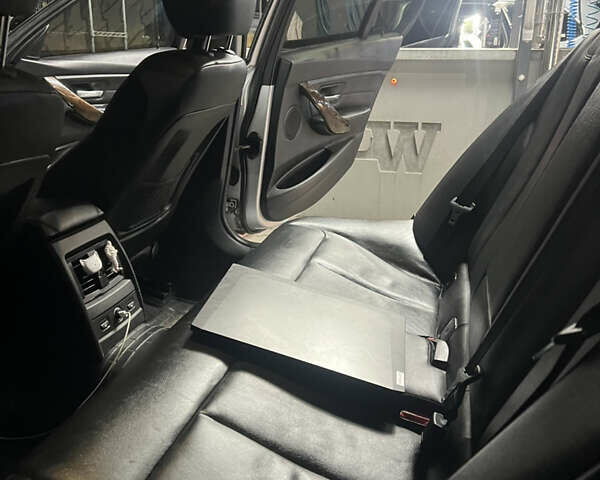 Серый БМВ 3 Серия, объемом двигателя 2 л и пробегом 183 тыс. км за 12500 $, фото 3 на Automoto.ua