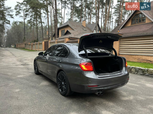 Серый БМВ 3 Серия, объемом двигателя 2 л и пробегом 227 тыс. км за 12500 $, фото 16 на Automoto.ua