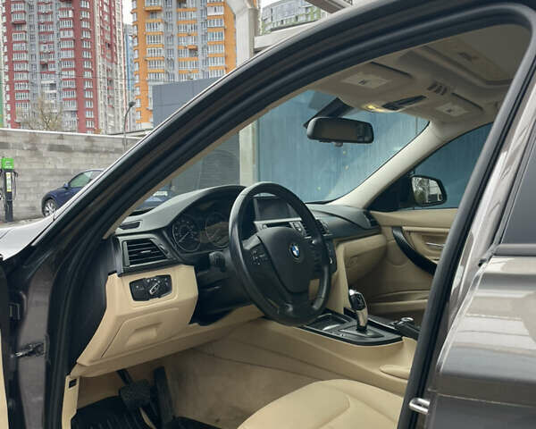 БМВ 3 Серия 2013 в Киеве на Automoto.ua Серый БМВ 3 Серия, объемом двигателя 2 л и пробегом 180 тыс. км за 11600 $, фото 5 на Automoto.ua