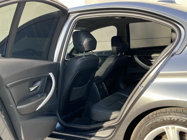 Серый БМВ 3 Серия, объемом двигателя 2 л и пробегом 230 тыс. км за 10200 $, фото 6 на Automoto.ua