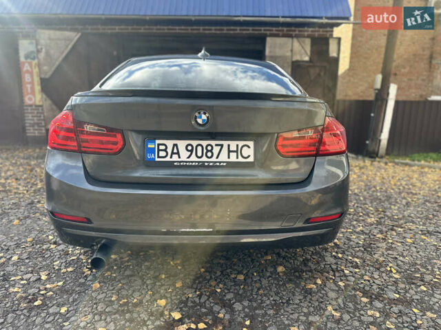 БМВ 3 Серія 2013 у Ромнах на Automoto.ua Сірий БМВ 3 Серія, об'ємом двигуна 2 л та пробігом 196 тис. км за 7500 $, фото 4 на Automoto.ua