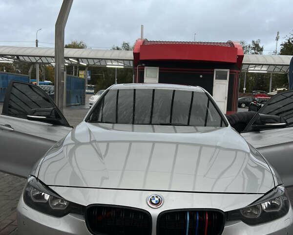 Серый БМВ 3 Серия, объемом двигателя 2 л и пробегом 183 тыс. км за 12500 $, фото 6 на Automoto.ua