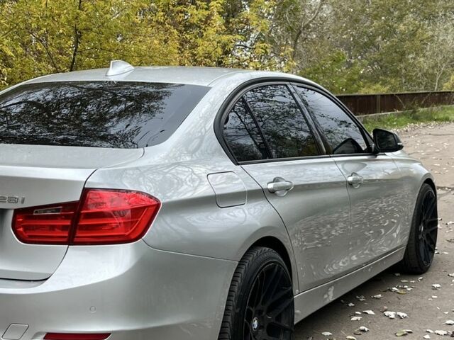 БМВ 3 Серия 2013 в Ровно на Automoto.ua Серый БМВ 3 Серия, объемом двигателя 2 л и пробегом 230 тыс. км за 11500 $, фото 8 на Automoto.ua