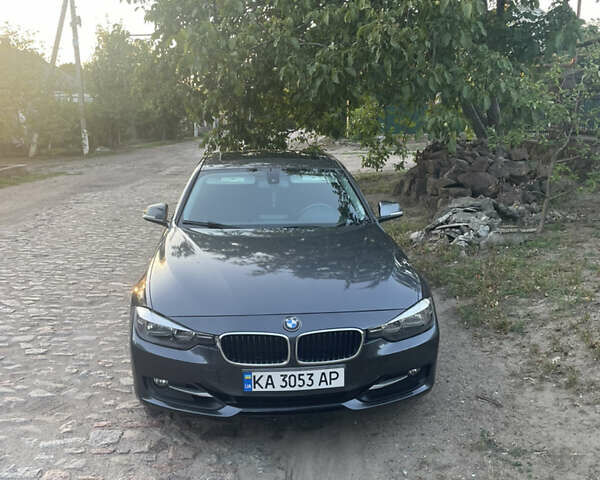 БМВ 3 Серия 2013 в Первомайск на Automoto.ua Серый БМВ 3 Серия, объемом двигателя 2 л и пробегом 131 тыс. км за 13400 $, фото 1 на Automoto.ua