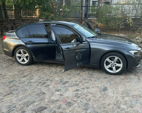 БМВ 3 Серия 2013 в Первомайск на Automoto.ua Серый БМВ 3 Серия, объемом двигателя 2 л и пробегом 131 тыс. км за 13400 $, фото 6 на Automoto.ua