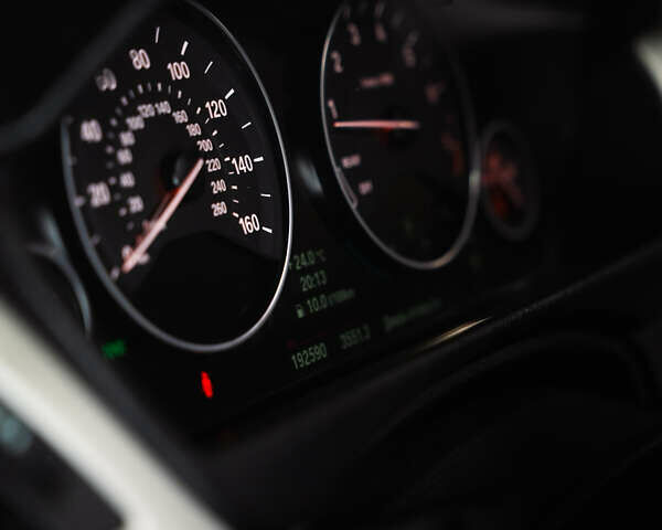 Серый БМВ 3 Серия, объемом двигателя 2 л и пробегом 192 тыс. км за 15000 $, фото 21 на Automoto.ua