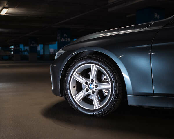 Серый БМВ 3 Серия, объемом двигателя 2 л и пробегом 192 тыс. км за 15000 $, фото 2 на Automoto.ua