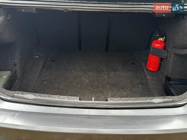 Серый БМВ 3 Серия, объемом двигателя 2 л и пробегом 270 тыс. км за 12700 $, фото 15 на Automoto.ua