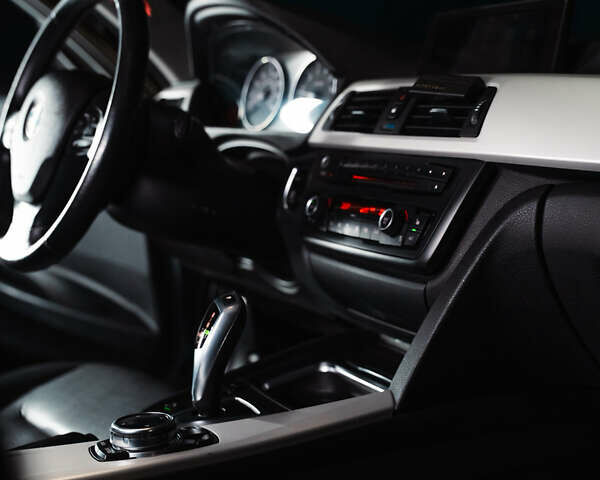 Серый БМВ 3 Серия, объемом двигателя 2 л и пробегом 192 тыс. км за 15000 $, фото 18 на Automoto.ua