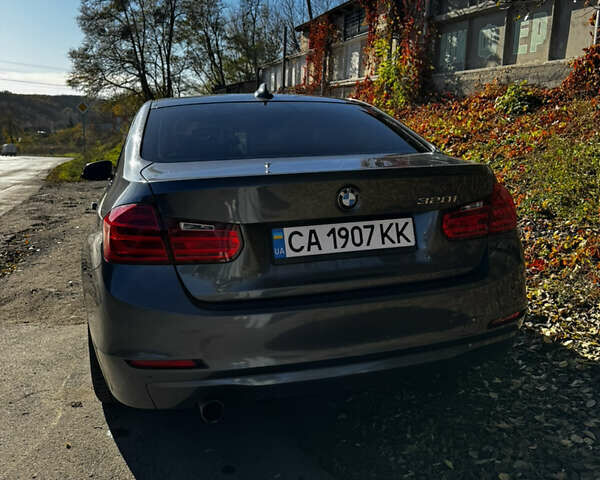 БМВ 3 Серия 2014 в Умани на Automoto.ua Серый БМВ 3 Серия, объемом двигателя 2 л и пробегом 197 тыс. км за 12900 $, фото 2 на Automoto.ua