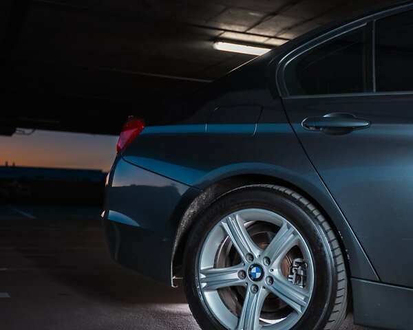 Серый БМВ 3 Серия, объемом двигателя 2 л и пробегом 192 тыс. км за 15000 $, фото 3 на Automoto.ua