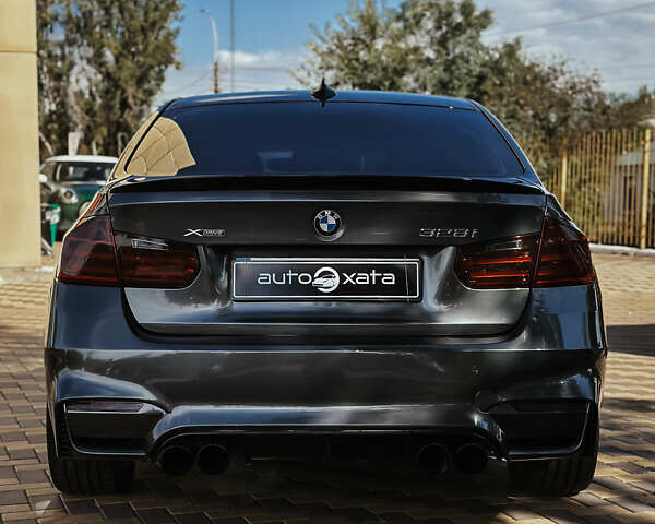 Серый БМВ 3 Серия, объемом двигателя 2 л и пробегом 185 тыс. км за 12500 $, фото 5 на Automoto.ua