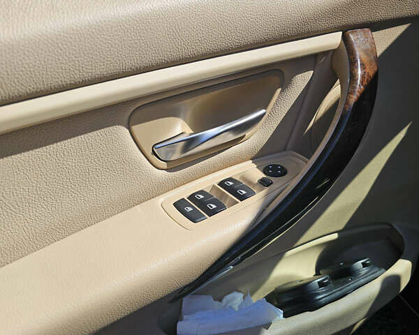 Сірий БМВ 3 Серія, об'ємом двигуна 2 л та пробігом 209 тис. км за 12999 $, фото 9 на Automoto.ua