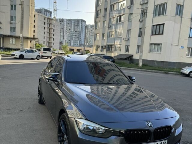 Серый БМВ 3 Серия, объемом двигателя 2 л и пробегом 162 тыс. км за 298 $, фото 2 на Automoto.ua