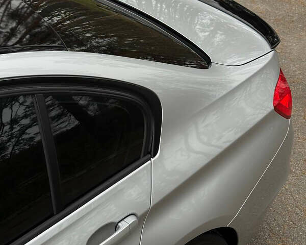 Серый БМВ 3 Серия, объемом двигателя 2 л и пробегом 225 тыс. км за 12600 $, фото 8 на Automoto.ua