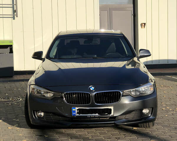 Серый БМВ 3 Серия, объемом двигателя 2 л и пробегом 123 тыс. км за 15000 $, фото 4 на Automoto.ua