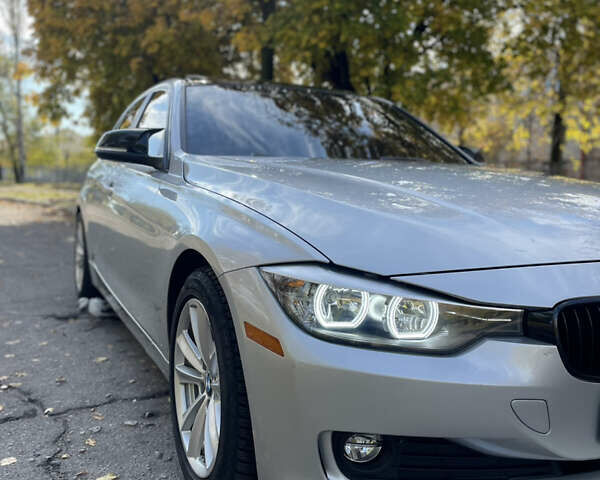 БМВ 3 Серия 2015 в Запорожье на Automoto.ua Серый БМВ 3 Серия, объемом двигателя 2 л и пробегом 165 тыс. км за 12800 $, фото 7 на Automoto.ua