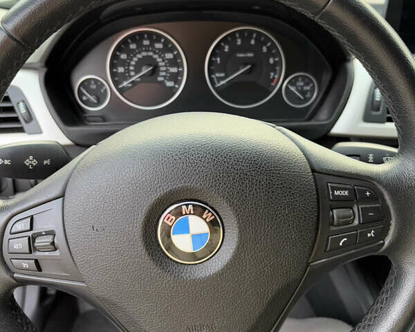 БМВ 3 Серия 2015 в Днепре (Днепропетровске) на Automoto.ua Серый БМВ 3 Серия, объемом двигателя 2 л и пробегом 104 тыс. км за 15500 $, фото 17 на Automoto.ua