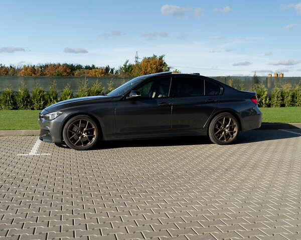 Серый БМВ 3 Серия, объемом двигателя 3 л и пробегом 142 тыс. км за 21500 $, фото 6 на Automoto.ua