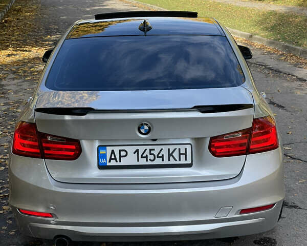 БМВ 3 Серия 2015 в Запорожье на Automoto.ua Серый БМВ 3 Серия, объемом двигателя 2 л и пробегом 165 тыс. км за 12800 $, фото 10 на Automoto.ua