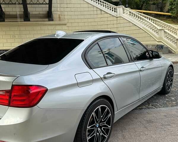 Серый БМВ 3 Серия, объемом двигателя 2 л и пробегом 132 тыс. км за 16000 $, фото 6 на Automoto.ua