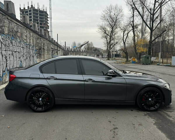 Серый БМВ 3 Серия, объемом двигателя 2 л и пробегом 159 тыс. км за 15700 $, фото 3 на Automoto.ua