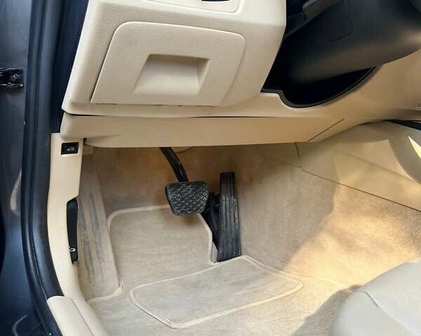 Сірий БМВ 3 Серія, об'ємом двигуна 2 л та пробігом 141 тис. км за 16000 $, фото 9 на Automoto.ua