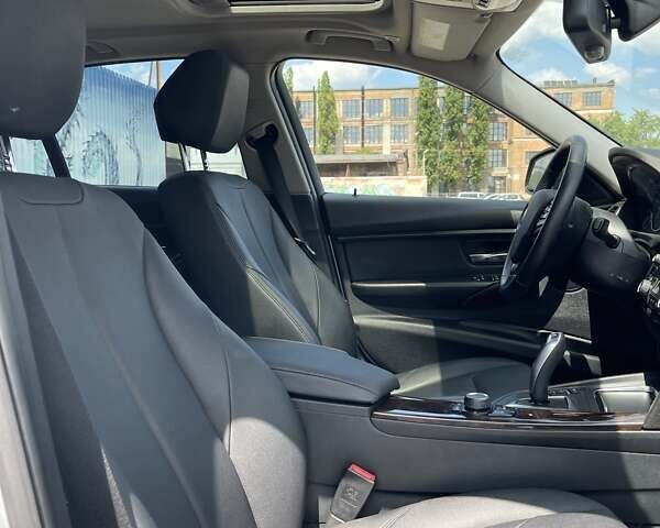 Серый БМВ 3 Серия, объемом двигателя 2 л и пробегом 105 тыс. км за 12600 $, фото 7 на Automoto.ua