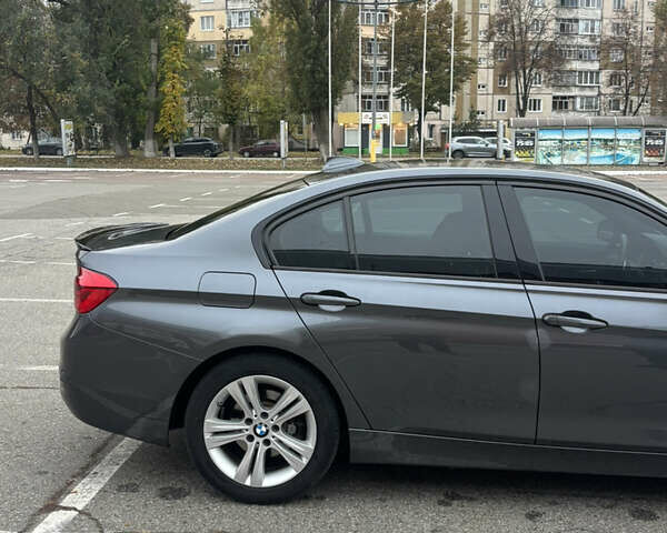 Серый БМВ 3 Серия, объемом двигателя 2 л и пробегом 229 тыс. км за 16400 $, фото 6 на Automoto.ua