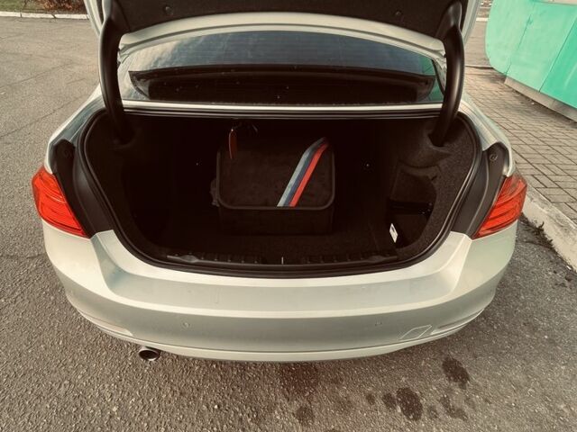 Серый БМВ 3 Серия, объемом двигателя 2 л и пробегом 40 тыс. км за 17200 $, фото 14 на Automoto.ua