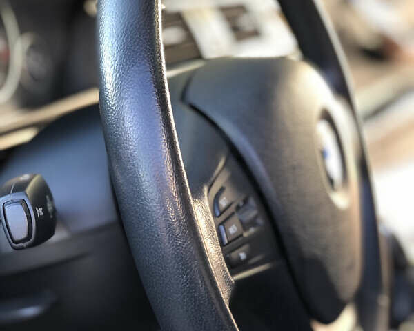 Серый БМВ 3 Серия, объемом двигателя 2 л и пробегом 123 тыс. км за 15000 $, фото 41 на Automoto.ua